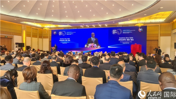 塞內(nèi)加爾駐華大使致辭。人民網(wǎng)記者 萬(wàn)宇攝