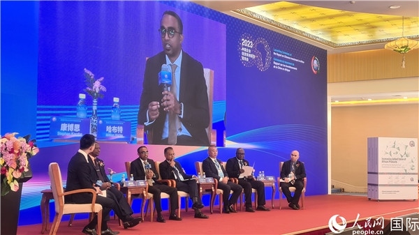 與會(huì)嘉賓展開(kāi)座談。人民網(wǎng)記者 萬(wàn)宇攝