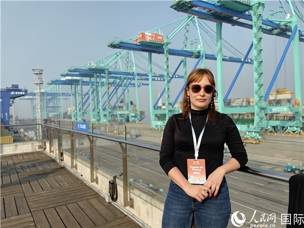 阿根廷公共電視臺(tái)記者萊蒂西亞接受采訪。人民網(wǎng)記者 符園園攝