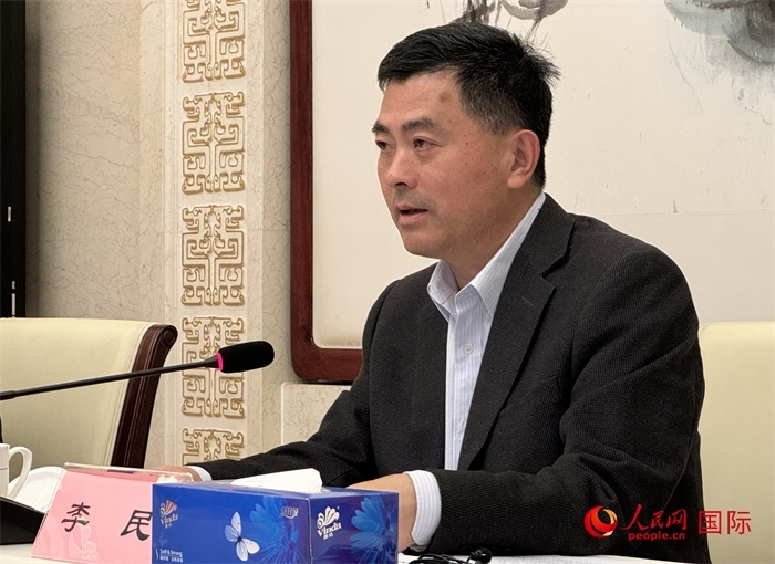 10月31日，歐美同學會秘書長李民在第五屆中法文化論壇媒體吹風會上講話。（人民網(wǎng) 謝瑩攝）