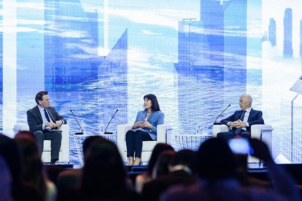 牛津大學(xué)研究全球化與發(fā)展問(wèn)題的教授伊恩·戈?duì)柖。ㄓ乙唬┍硎?，全球格局的變化是結(jié)構(gòu)性的，各國(guó)特別是西方國(guó)家必須順應(yīng)變化。迪拜商會(huì)供圖