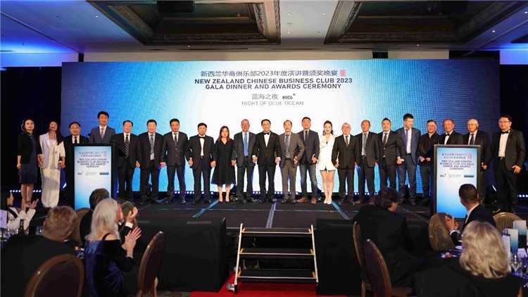 新西蘭華商聯(lián)合總會首批會員代表上臺亮相。攝影：張凱