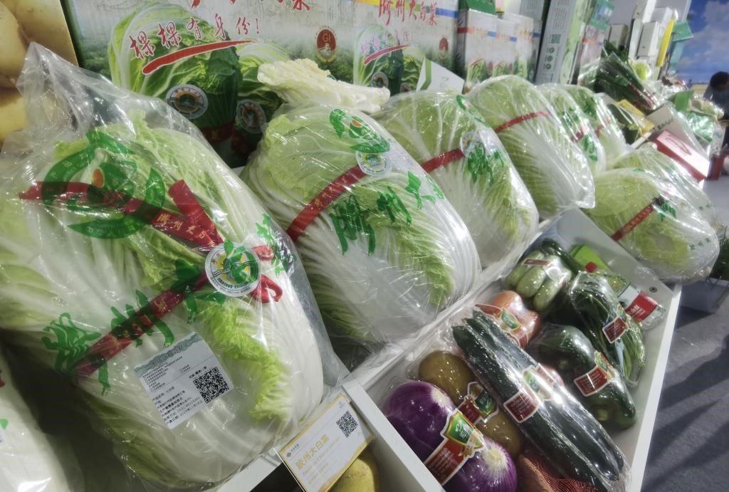 圖為本屆農(nóng)交會現(xiàn)場展示的膠州大白菜等蔬菜。新華社記者王凱攝