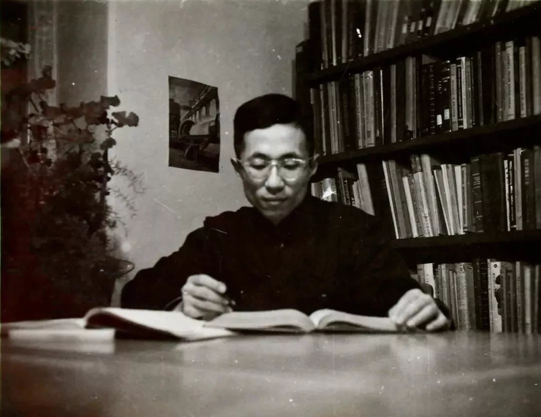 青年時(shí)期的秦裕琨。哈爾濱工業(yè)大學(xué)供圖