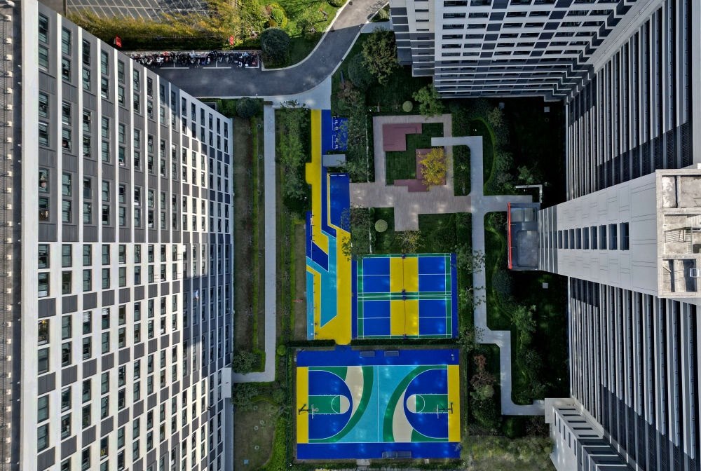 社區(qū)內(nèi)的運動場地設(shè)施（無人機照片）。