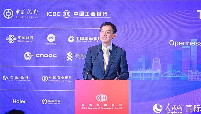 1. 英國中國商會(huì)會(huì)長、中國銀行倫敦分行行長方文建 致歡迎辭。郭錦標(biāo)攝_副本