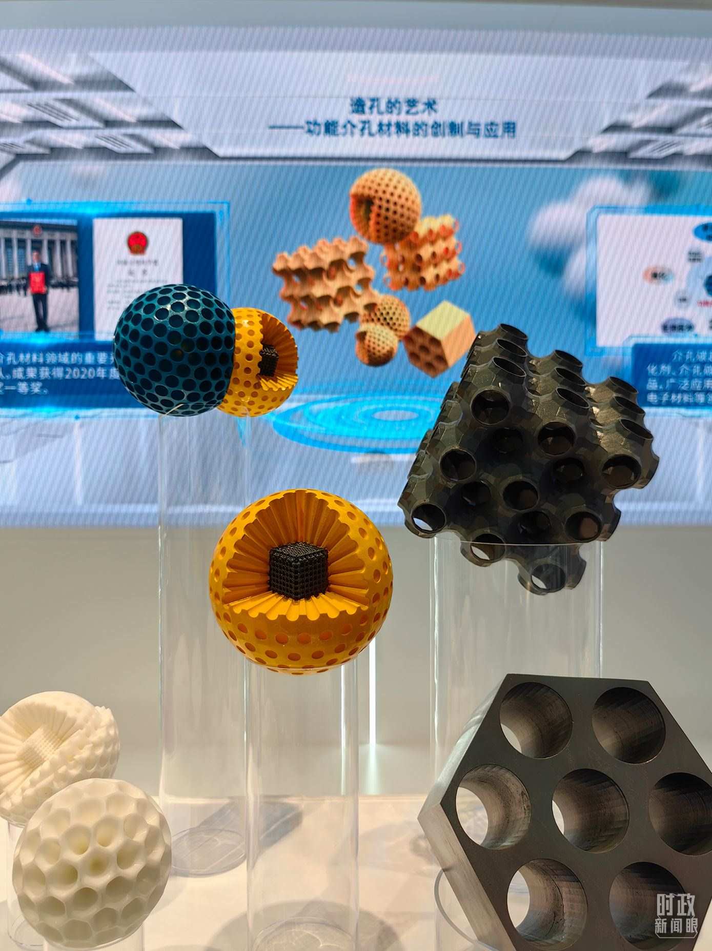 △上?？萍紕?chuàng)新成果展。（總臺央視記者段德文拍攝）