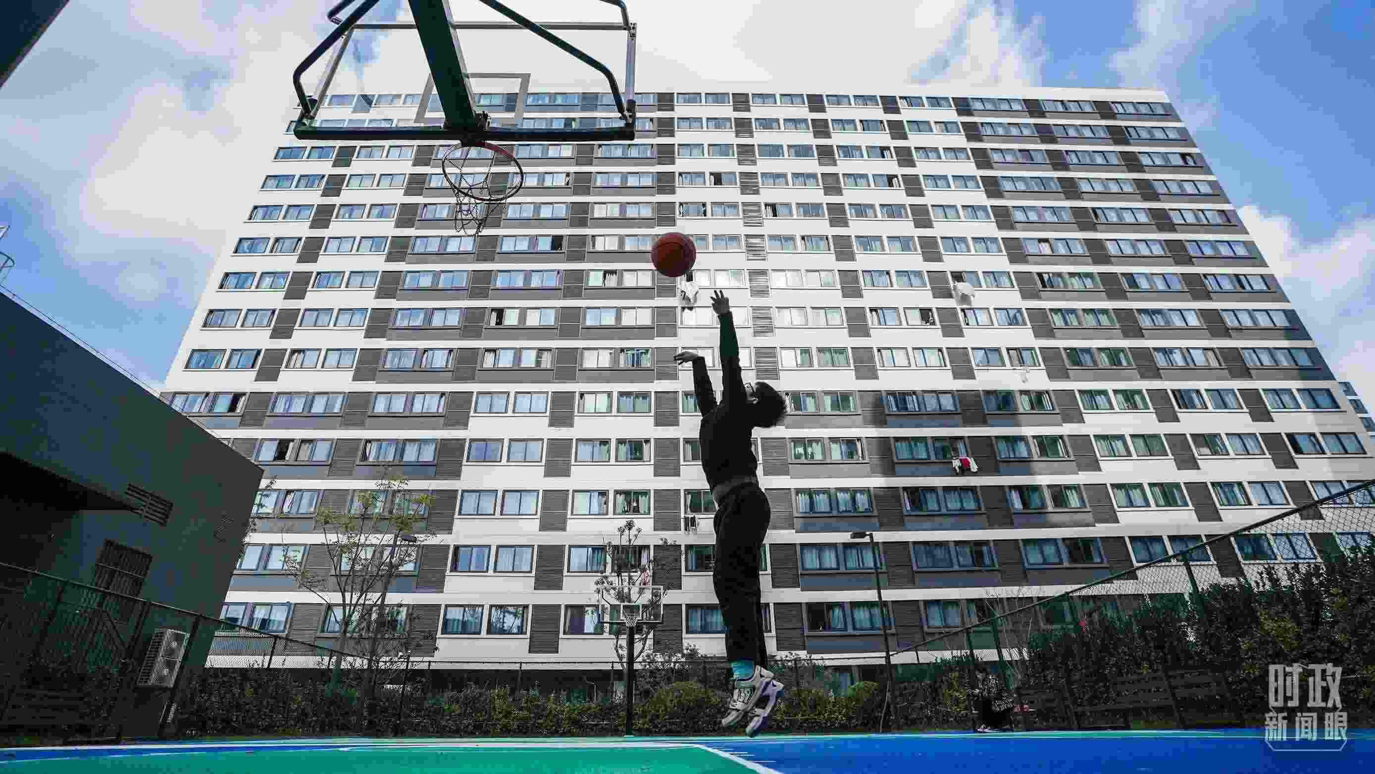 △上海市閔行區(qū)新時代城市建設(shè)者管理者之家。（總臺國廣記者李晉拍攝）