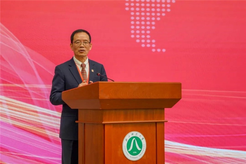 國(guó)務(wù)院學(xué)位委員會(huì)區(qū)域國(guó)別學(xué)學(xué)科評(píng)議組秘書(shū)長(zhǎng)、浙江師范大學(xué)非洲研究院（非洲區(qū)域國(guó)別學(xué)院）院長(zhǎng)劉鴻武致辭。主辦方供圖