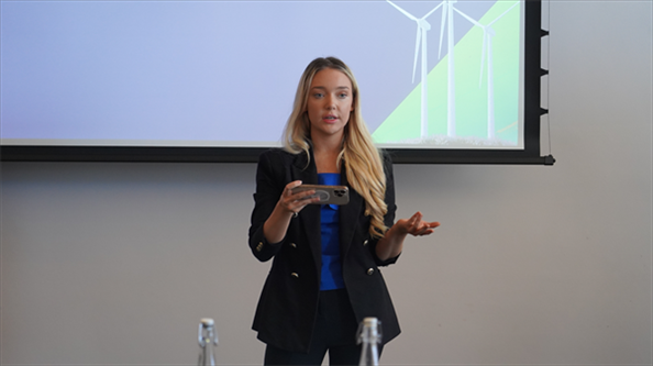 南非駐亞洲和金磚國家無任所大使蘇克拉爾代表吉娜·布朗發(fā)言。 人民網(wǎng) 張茜攝