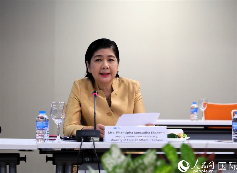 泰國(guó)外交部副次長(zhǎng)潘提帕作主旨發(fā)言。人民網(wǎng)記者 白元琪攝