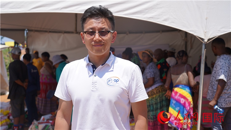 延鋒彼歐南非公司總經(jīng)理張鑫發(fā)言致辭。人民網(wǎng) 張茜攝