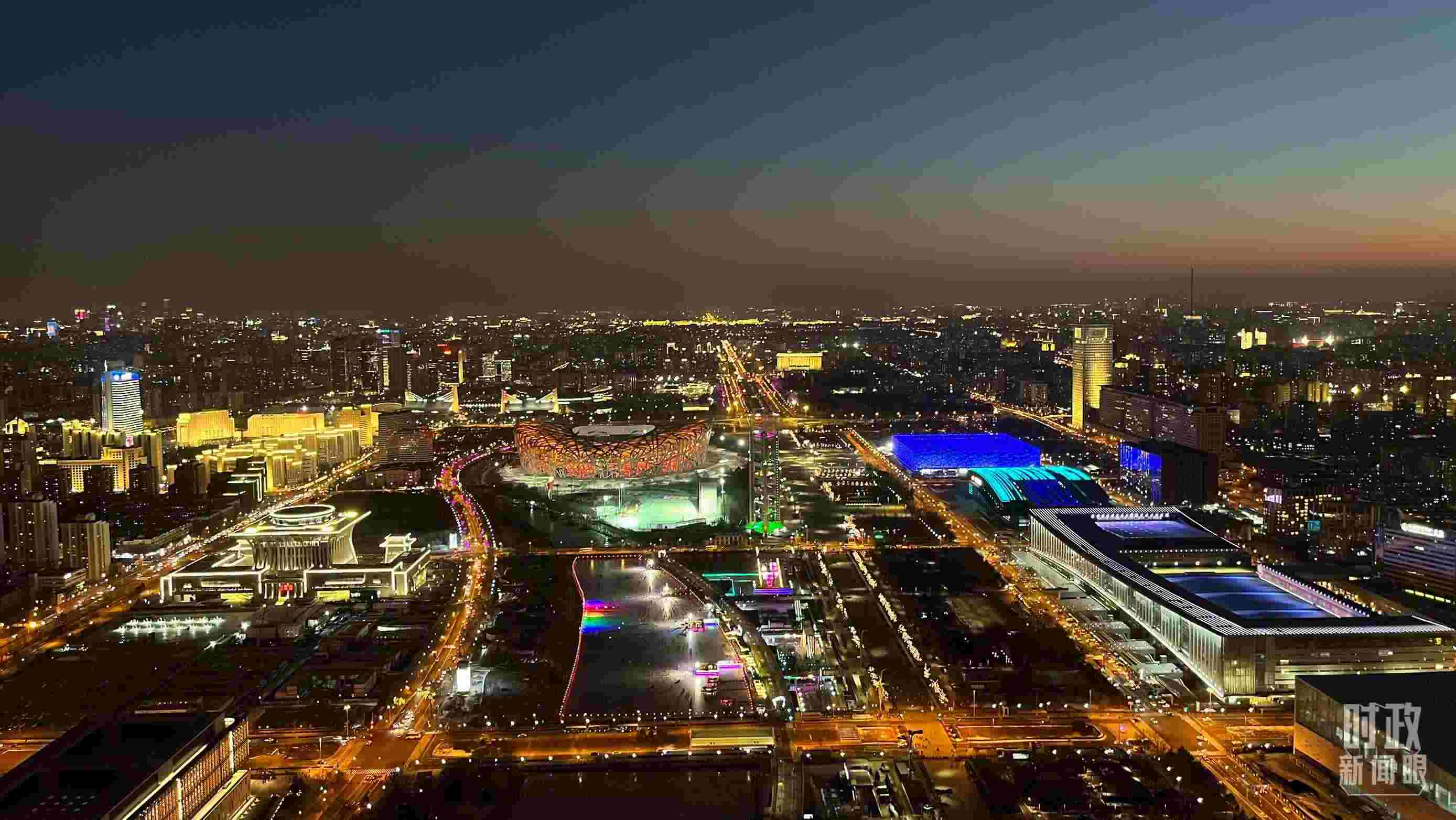 △2023年12月31日，從北京奧林匹克塔俯拍北京城區(qū)。（總臺央視記者金雨秋拍攝）