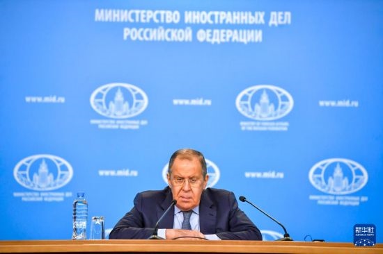 1月18日，在俄羅斯首都莫斯科，俄羅斯外長拉夫羅夫回答記者提問。新華社發(fā)（亞歷山大攝）