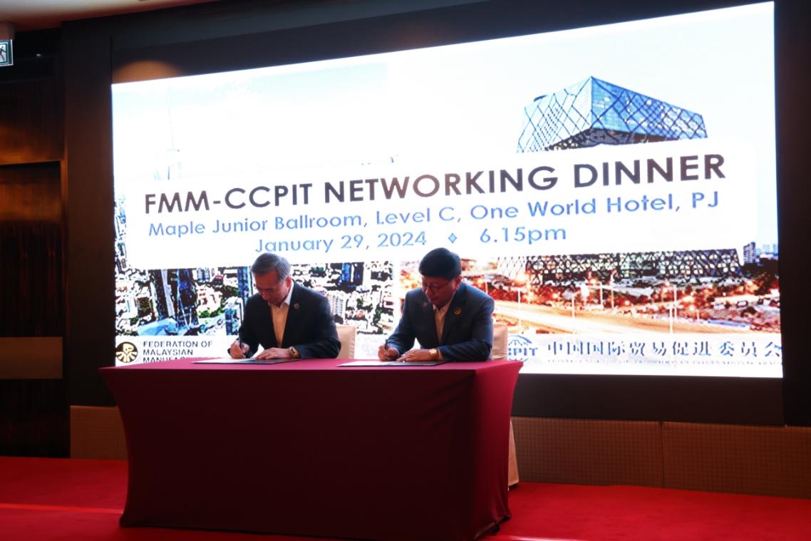 1月29日，中國(guó)貿(mào)促會(huì)與馬來(lái)西亞制造商聯(lián)合會(huì)簽約儀式在馬來(lái)西亞雪蘭莪州舉行。人民網(wǎng)記者 楊一攝