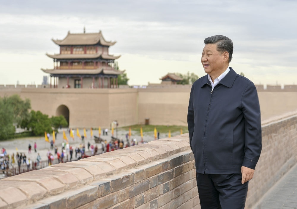 2019年8月20日上午，習(xí)近平來到嘉峪關(guān)關(guān)城，登上城樓察看關(guān)城整體面貌，聽取河西走廊長城、關(guān)隘歷史文化情況介紹。新華社記者 謝環(huán)馳 攝