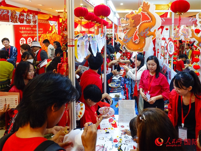 活動現(xiàn)場氣氛熱烈。人民網(wǎng)記者 謝佳君攝