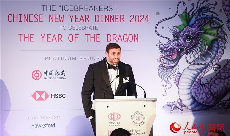 英國 48 家集團(tuán)俱樂部候任主席杰克·佩里致辭。人民網(wǎng) 郭錦標(biāo)攝