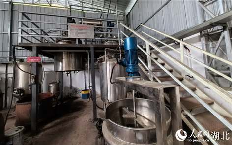 壩漆工業(yè)化量產(chǎn)設(shè)備。人民網(wǎng)記者 周雯攝