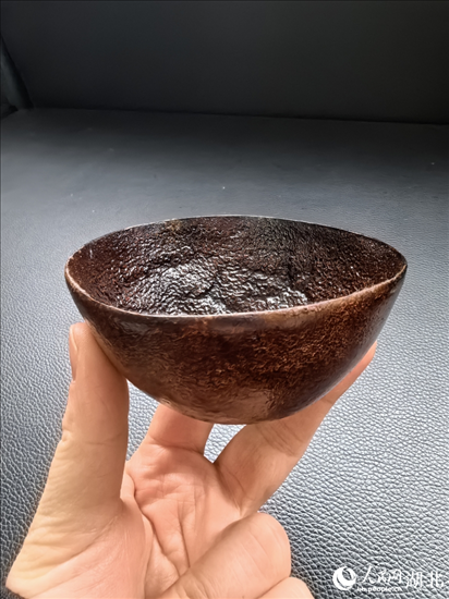 用橘子皮制成的碗。人民網(wǎng)記者 周雯攝