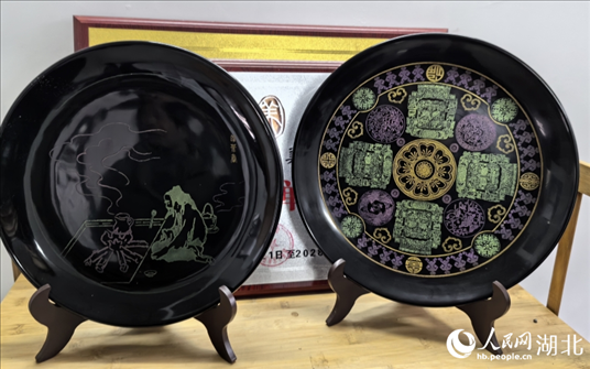 壩漆工藝品。人民網(wǎng)記者 周雯攝