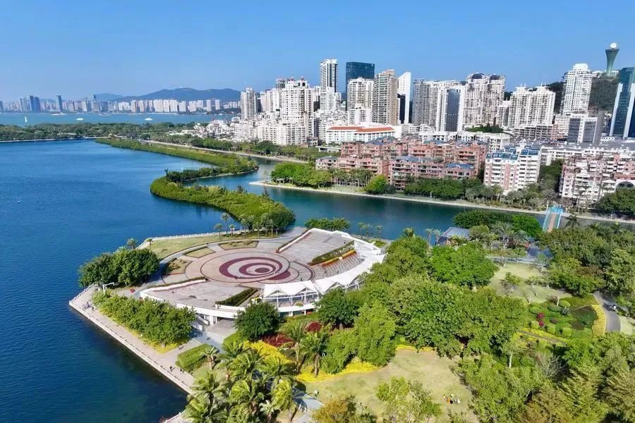 △1月24日，廈門筼筜湖白鷺洲公園及周邊城市景觀。