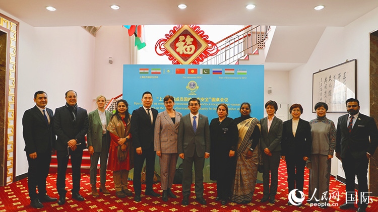 2月26日，“上海合作組織成員國生態(tài)安全”圓桌會議在北京舉行。 人民網(wǎng) 阿爾達(dá)克攝