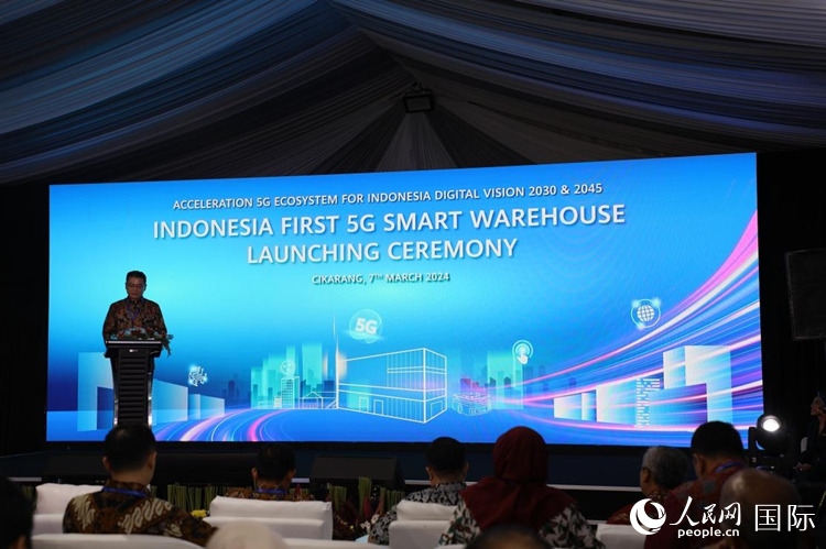 華為印尼CEO郭海龍在揭幕儀式發(fā)表講話。人民網(wǎng)記者 曹師韻攝