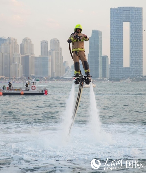 水上消防員。人民網(wǎng) 塔里克·易卜拉欣攝