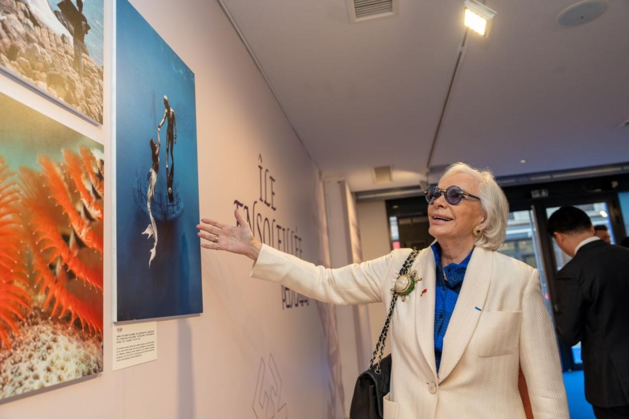 世界旅游組織特別顧問瑪麗-皮埃爾·布歇-奧利耶觀看活動現(xiàn)場圖片展覽?；顒又鬓k方供圖