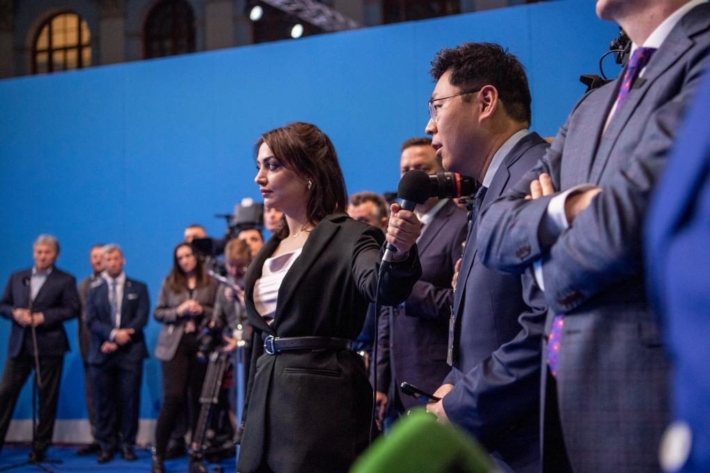 3月18日，在俄羅斯首都莫斯科，新華社記者向俄總統(tǒng)普京提問。新華社記者曹陽攝