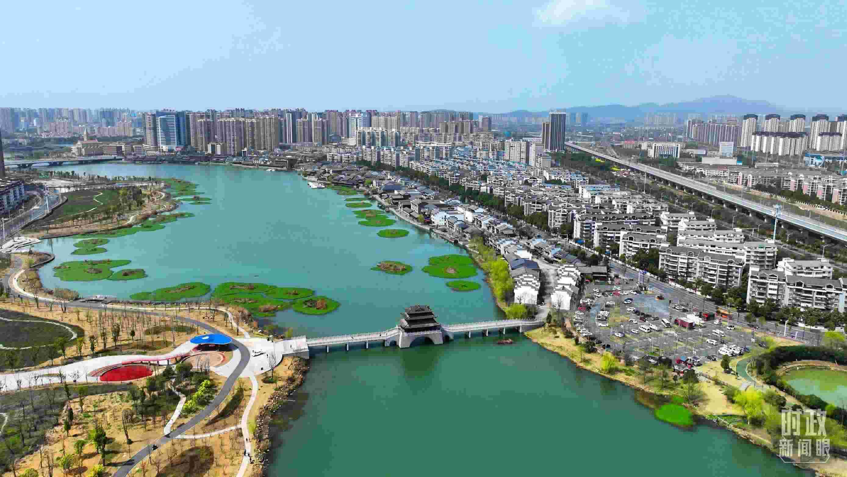 湖南常德。此次座談會(huì)前，習(xí)近平在長(zhǎng)沙、常德兩地實(shí)地考察。（總臺(tái)央視記者范凱拍攝）