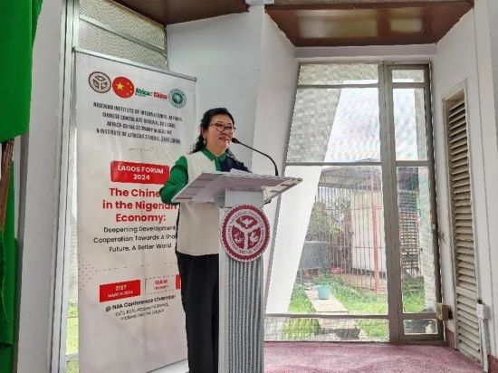 3月21日，中國駐拉各斯總領(lǐng)事嚴宇清在首屆拉各斯論壇上致辭。（圖片由中國駐拉各斯總領(lǐng)事館提供）