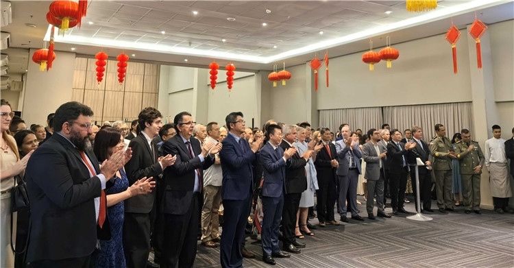 當(dāng)?shù)貢r(shí)間3月27日，中國(guó)駐累西腓新任總領(lǐng)事蘭和平舉行到任招待會(huì)。圖為招待會(huì)現(xiàn)場(chǎng)。中國(guó)駐累西腓總領(lǐng)事館供圖