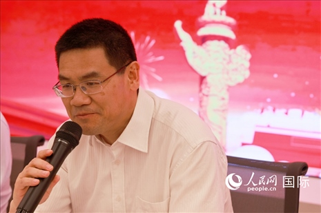 北京海外聯(lián)誼會(huì)會(huì)長楊晉柏在座談會(huì)上致辭。人民網(wǎng)記者 陳海琪攝