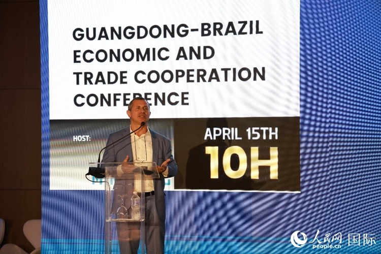 巴西里約州能源和海洋經(jīng)濟(jì)部國(guó)務(wù)秘書(shū)費(fèi)利佩·佩肖托在推介會(huì)上致辭。人民網(wǎng)記者 陳海琪攝