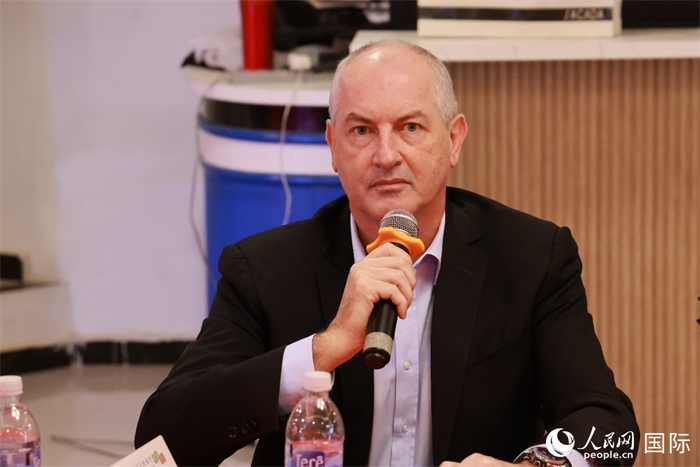 巴西里約大都會研究所執(zhí)行官西奧·舒克在座談會上致辭。人民網(wǎng)記者 陳海琪攝