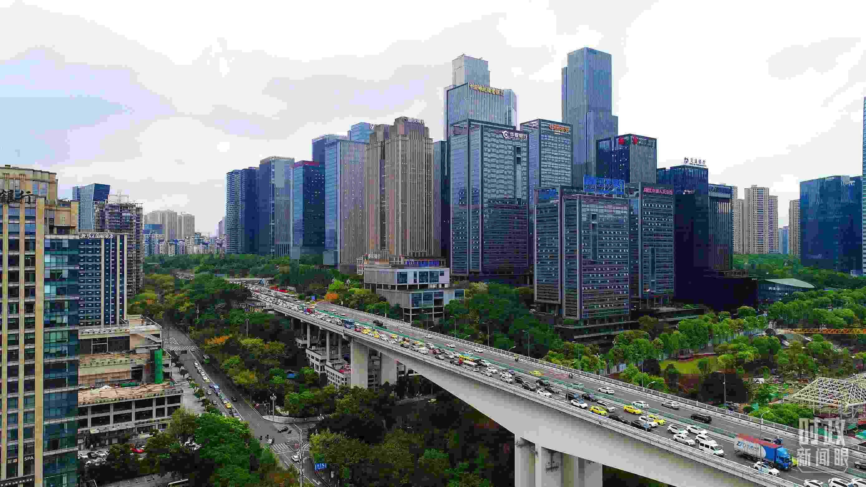 △重慶市數(shù)字化城市運(yùn)行和治理中心。（總臺記者于濱拍攝）