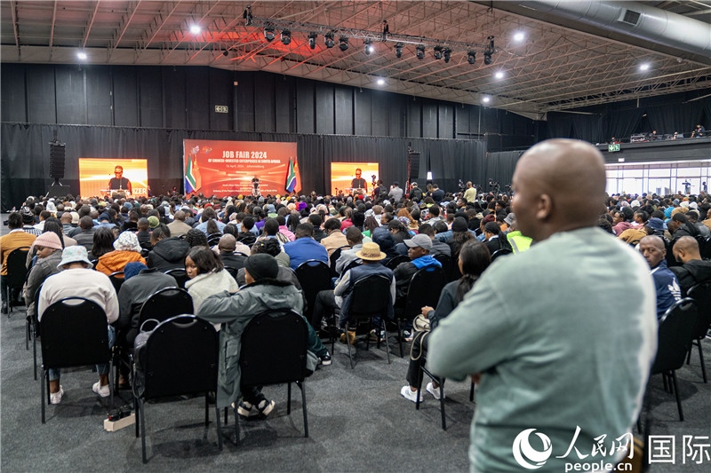 2024年中資企業(yè)招聘大會(huì)現(xiàn)場(chǎng)。 人民網(wǎng) 希拉茲攝