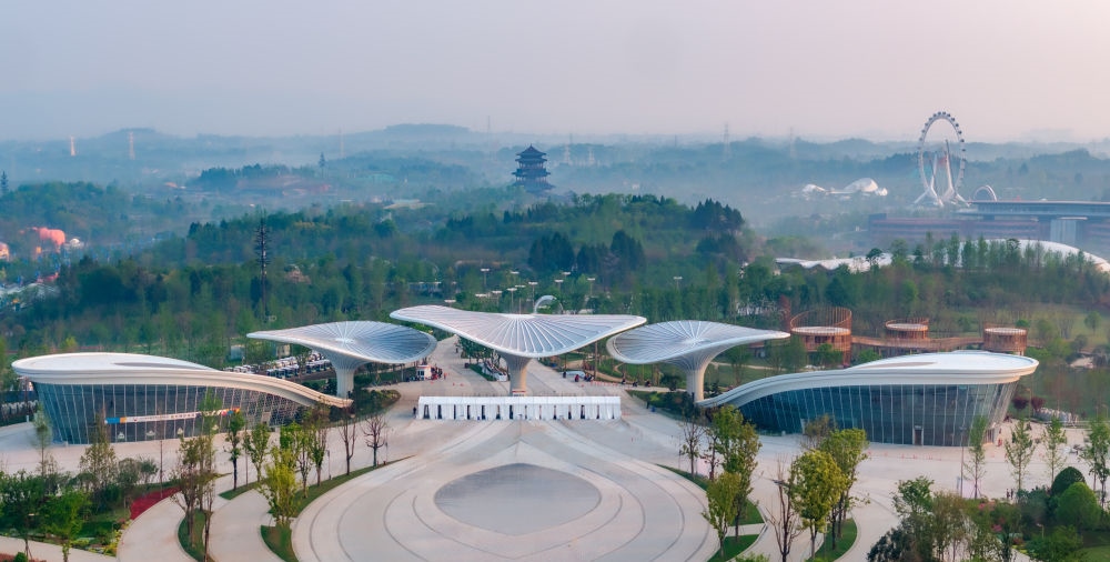 這是成都世園會(huì)主會(huì)場入口（無人機(jī)照片，2024年4月14日攝）。新華社記者 江宏景 攝