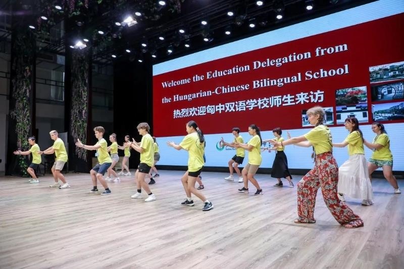2023年7月，匈牙利匈中雙語學(xué)校師生代表團(tuán)來到江蘇參加“錦繡江蘇”青年交流項(xiàng)目。