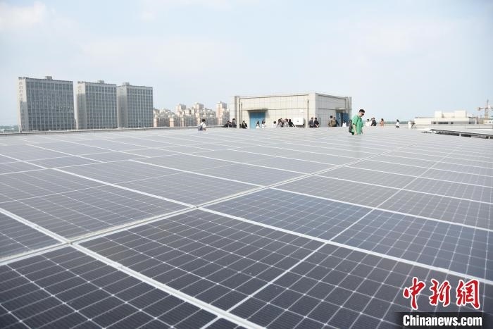 圖為中原人工智能計算中心的光伏項目。王宇攝