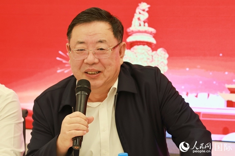 山東省泰安市委書記、市人大常委會主任楊洪濤在座談會上致辭。人民網(wǎng)記者 陳海琪攝