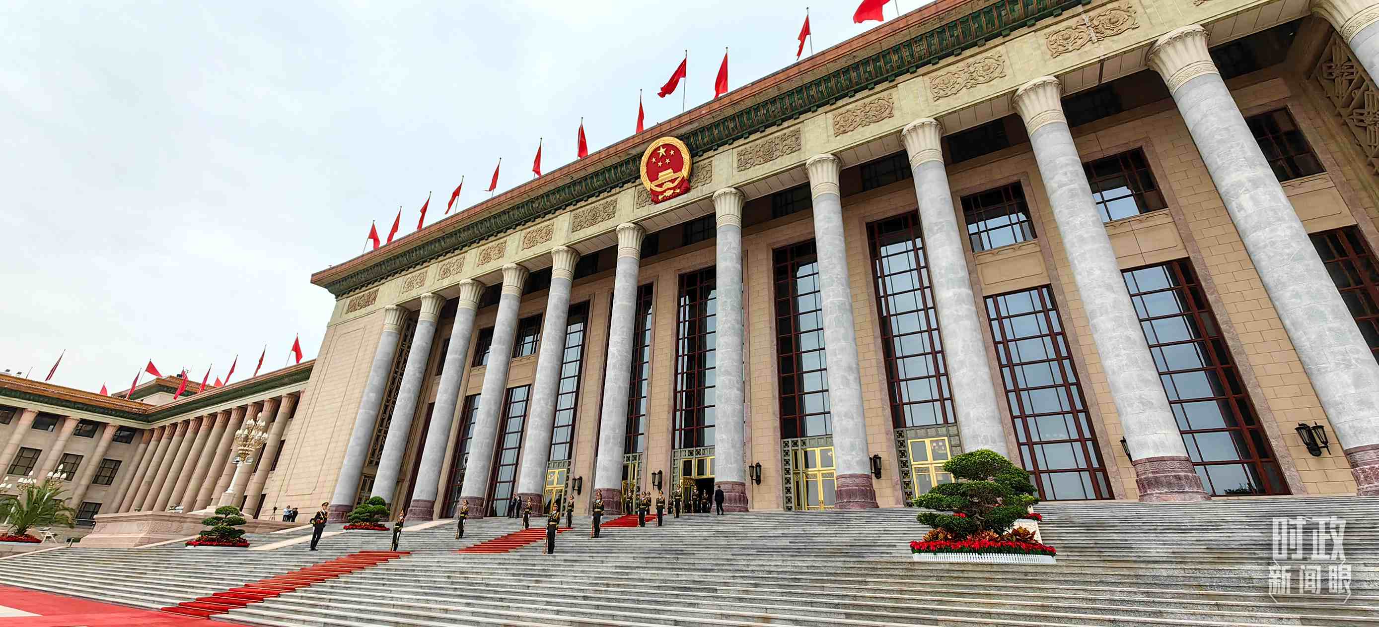 △人民大會堂東門外廣場。（總臺央視記者段德文拍攝）