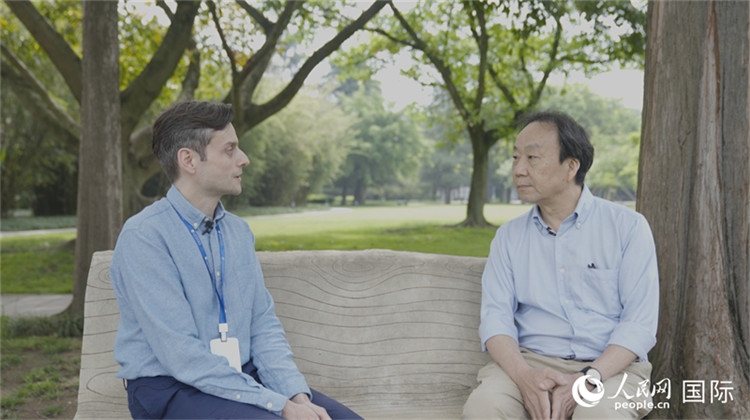 三星堆博物館館長(zhǎng)雷雨接受人民網(wǎng)采訪。人民網(wǎng)記者 張榮攝