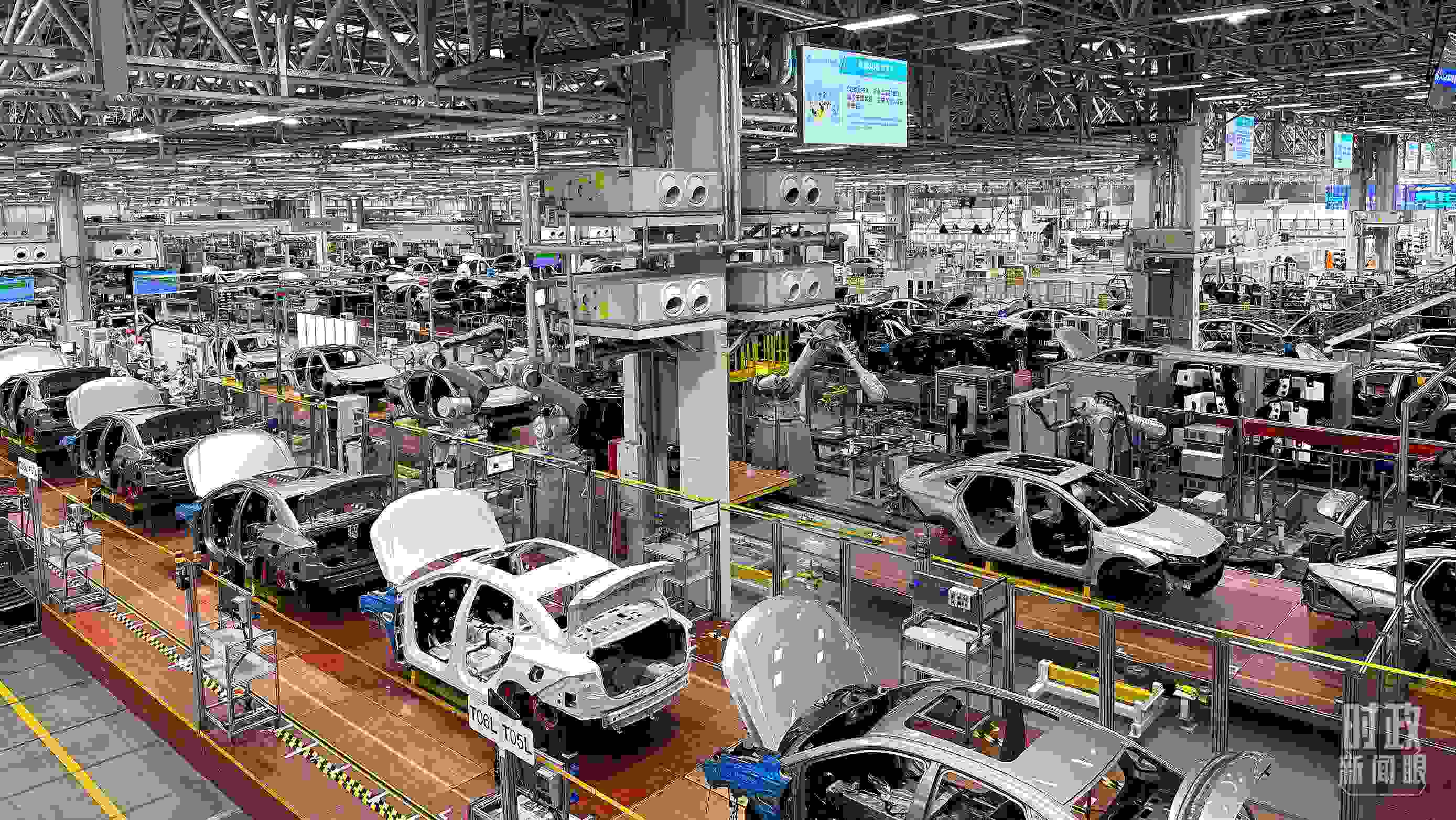 廣州廣汽埃安總裝車間智能生產(chǎn)線。2023年4月，習(xí)近平曾到這里考察。（總臺央視記者趙化拍攝）