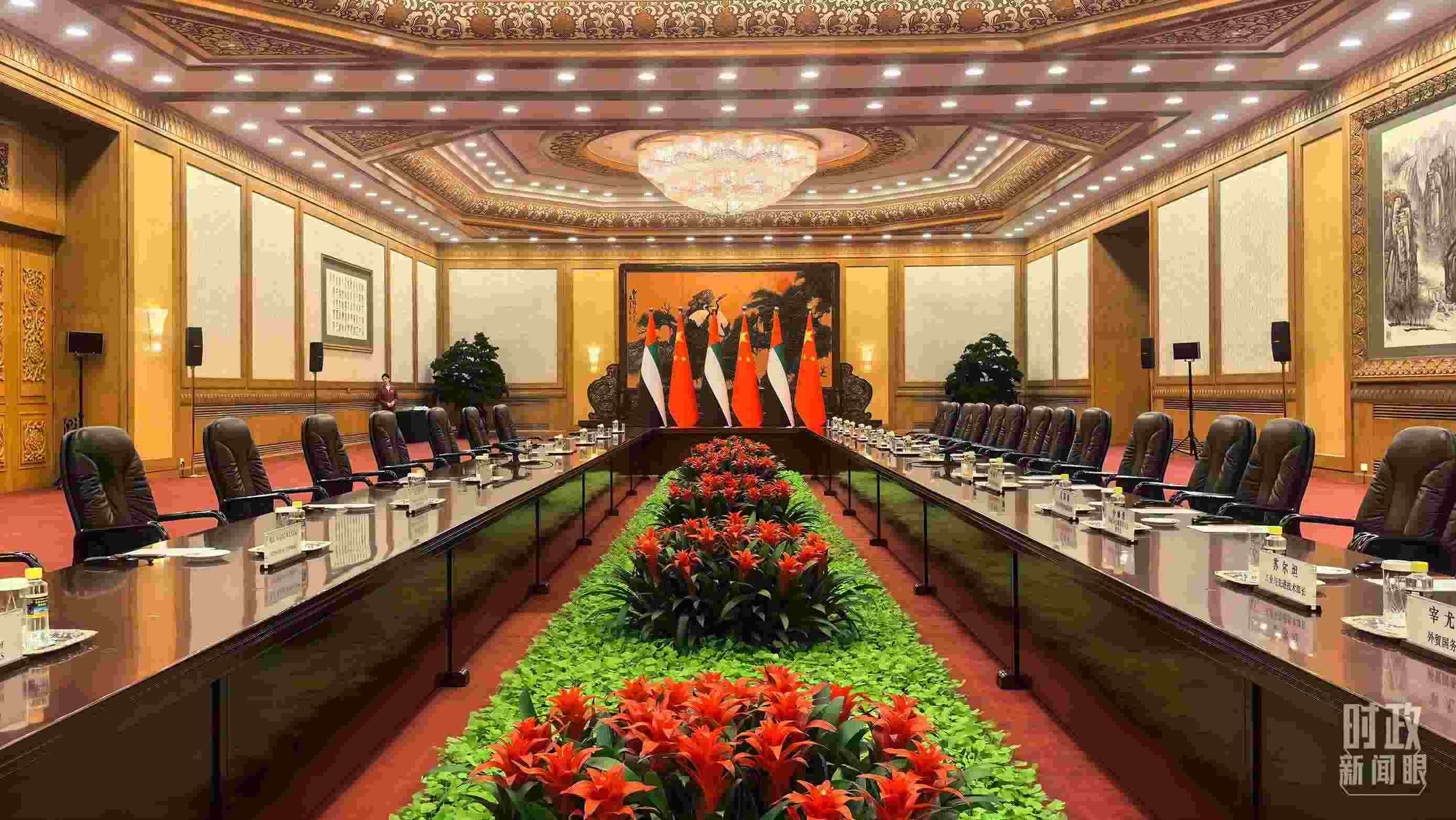 △5月30日下午，習(xí)近平主席同阿聯(lián)酋總統(tǒng)穆罕默德會談。這是會談開始前的現(xiàn)場。（總臺央視記者鄂介甫拍攝）