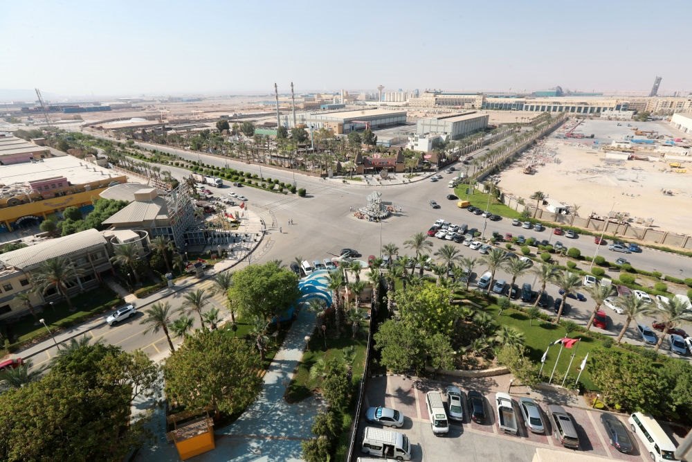 這是2023年8月10日在埃及蘇伊士省拍攝的中?！ぬ┻_(dá)蘇伊士經(jīng)貿(mào)合作區(qū)。新華社記者 隋先凱 攝