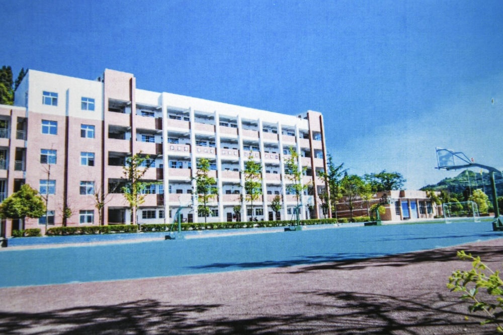 建成之初的之江小學(xué)教學(xué)樓（資料照片翻拍）。