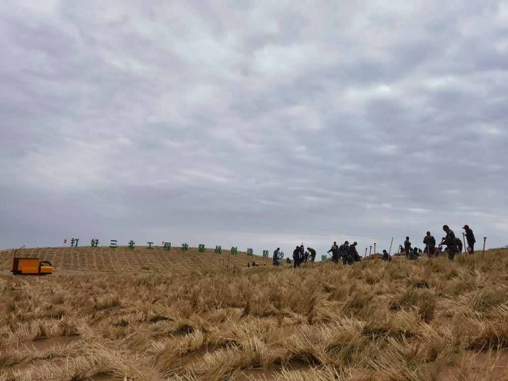 △2023年9月23日，河西走廊—塔克拉瑪干沙漠邊緣阻擊戰(zhàn)在甘肅武威市民勤縣正式啟動(dòng)。